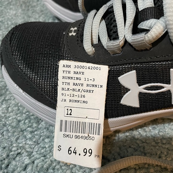 Under Armour boys sneakers - Picture 2 of 4